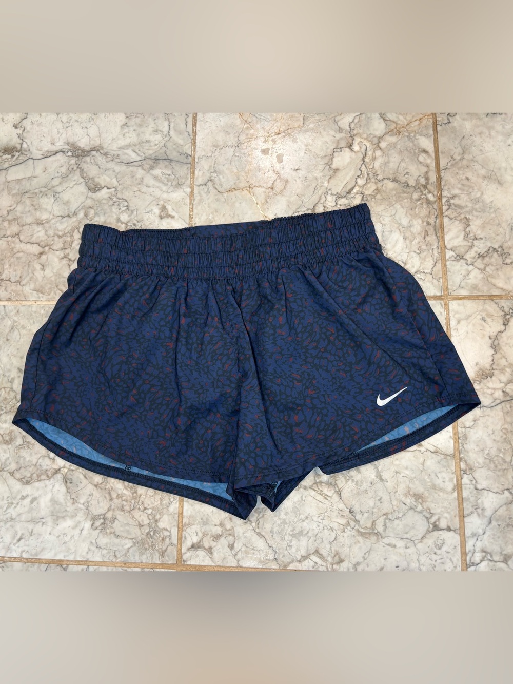 Women’s M Nike One Dri-Fit Mid-Rise 3” Shorts Brief-lined
